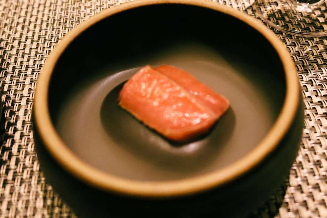 découvrez une marinade savoureuse pour le saumon qui rehausse parfaitement sa saveur naturelle. idéale pour des repas sains et gourmands.
